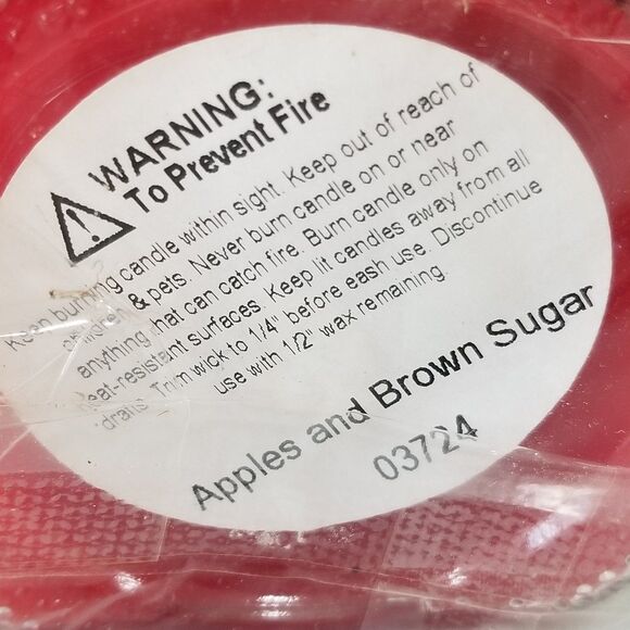 HGP Candle with santa figure who sits on cover apples & brown sugar scent nos - Picture 5 of 9